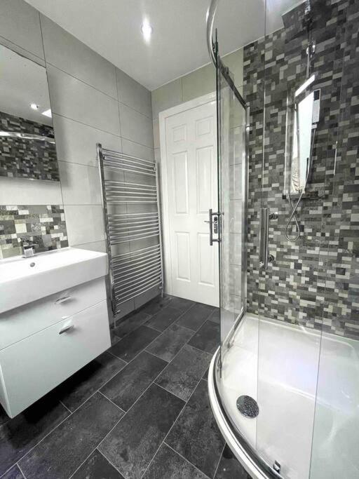 Home In Solihull - Near Nec, Bhx & Solihull Town Centre Birmingham Bagian luar foto