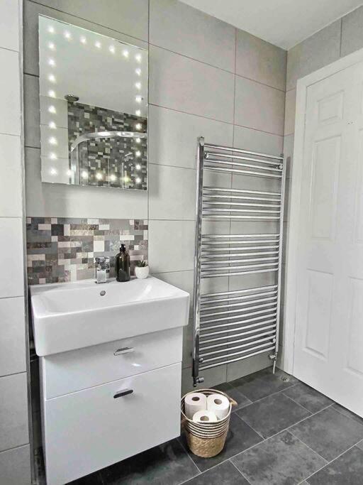 Home In Solihull - Near Nec, Bhx & Solihull Town Centre Birmingham Bagian luar foto